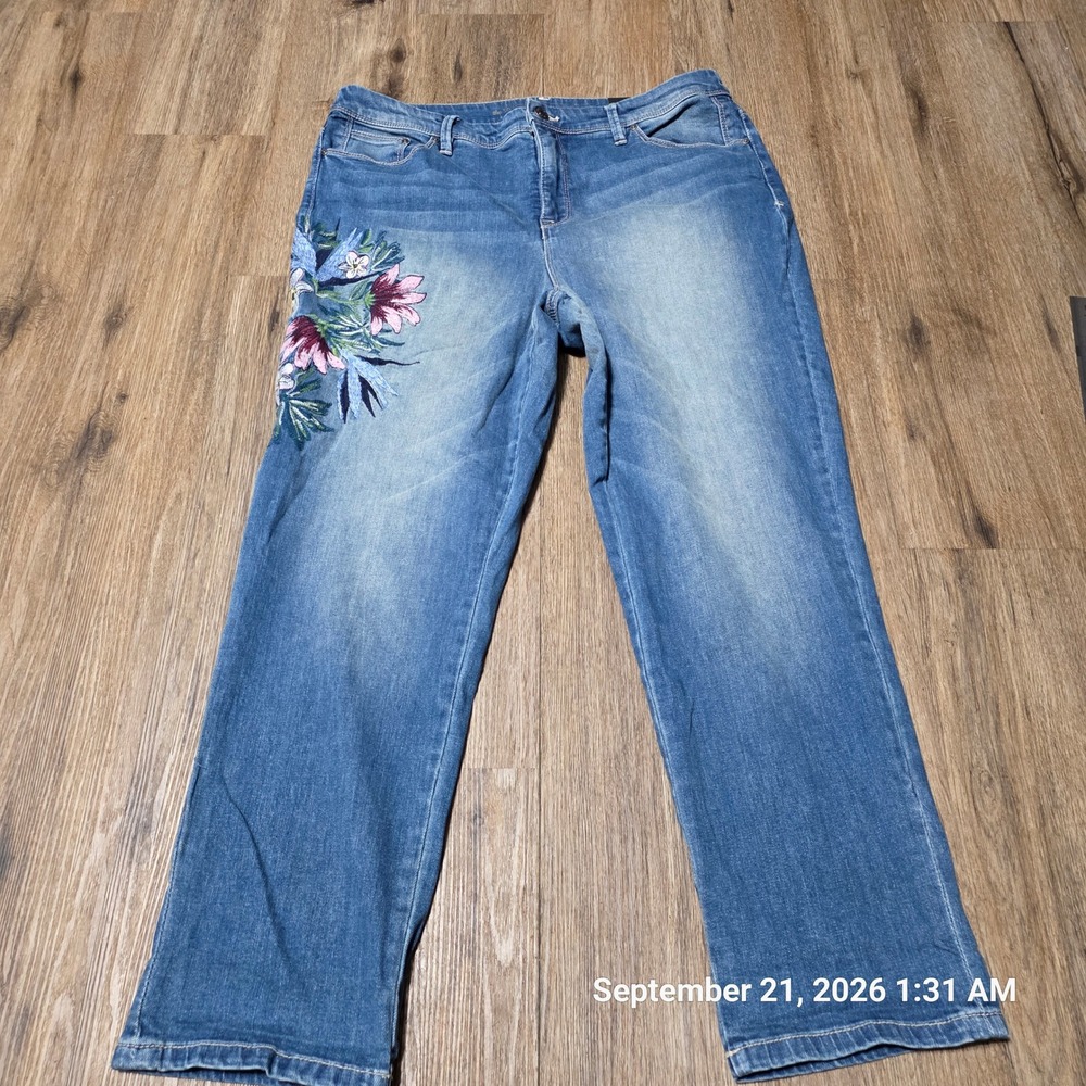 Chicos So Slimming Girlfriend Crop Jeans Floral Embroidered  Size 2 12